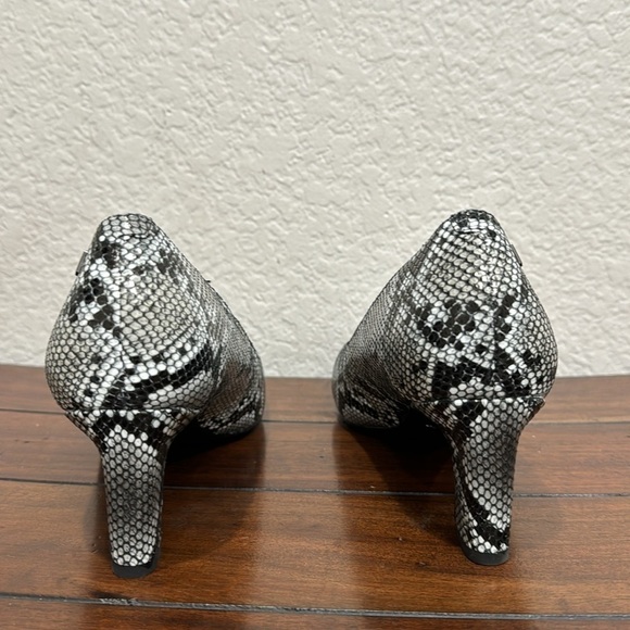Vionic Madison Mia Natural Gray Snake Print Size 8 - Picture 5 of 8
